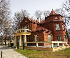 Zabytkowa willa na terenie szpitala w Krychnowicach oddana po rewitalizacji