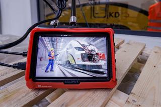 Czesław Mozil pracownikiem Kolei Dolnośląskich? Artysta śpiewa o pociągach z Dolnego Śląska