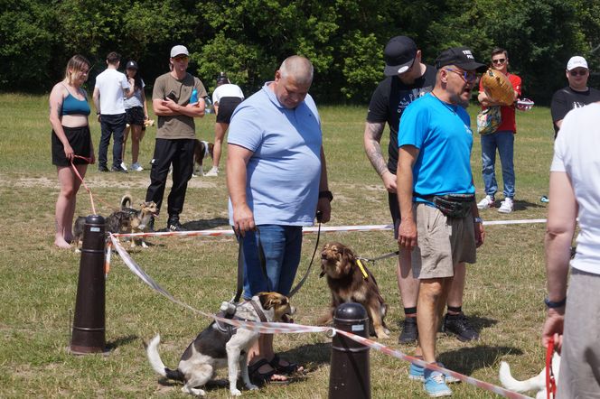 Psia radość i ludzkie serca. Myślęcinek pełen dobrych ludzi i ich czworonogów