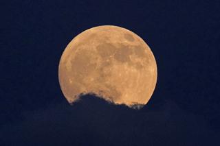 Truskawkowy Księżyc czerwiec 2022 - kiedy, o której? Jakie ma znaczenie? 