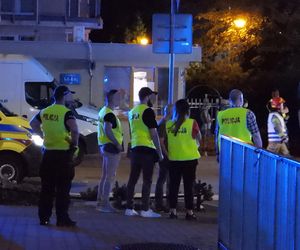 Pożar w Ząbkach. Strażacy przeszukują pogorzelisko