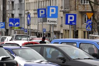 Koniec błądzenia w poszukiwaniu miejsca w Warszawie? Powstaje systemem informacji parkingowej