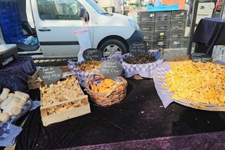 Ceny warzyw i owoców na targu w Amsterdamie