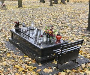 Generał Czesław Kiszczak ma skromny grób