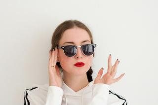 Okrągłe okulary typu Ray-Ban to must have każdej miłośniczki miejskiego stylu 