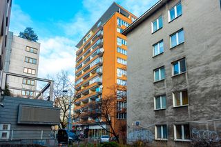 Blok na Madalińskiego 57 w Warszawie