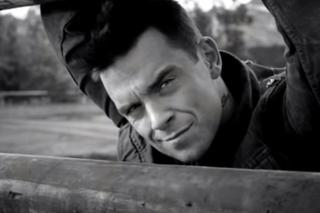Robbie Williams – drgawki i wylew! Wokalista ujawnia chorobę, przez którą przerwał trasę koncertową