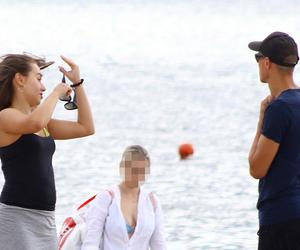 Piotr Żyła i Marcelina Ziętek na plaży