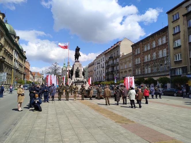 Drugie już pandemiczne obchody Święta Konstytucji 3 Maja na Placu Matejki w Krakowie