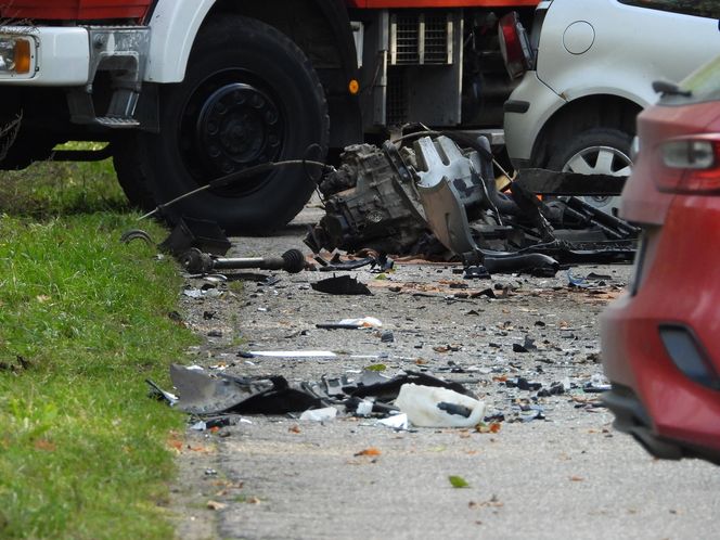 Śmierć na drodze pod Pułtuskiem. Zderzyli się czołowo, jeden z kierowców wypadł z auta
