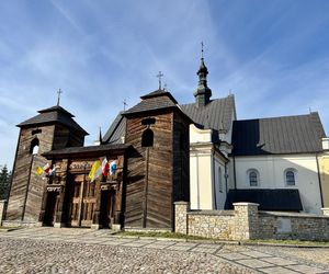 Kościoły, dworki i zagrody. Świętokrzyski Szlak Architektury Drewnianej zachwyca turystów 