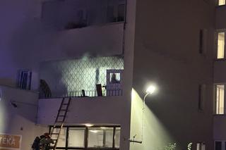 Spalone zwłoki mężczyzny na balkonie. Tragiczny pożar na Bródnie