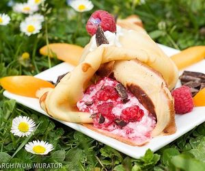 Naleśniki z malinami