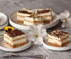 Szybkie ciasto bez pieczenia z 3 składników. Łatwy przepis nie tylko dla leniwych