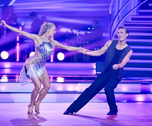 Maurycy Popiel w Tańcu z Gwiazdami. Partneruje mu Sara Janicka