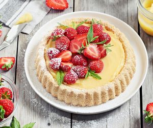 Tarta truskawkowo-cytrynowa to hit lata. Bez pieczenia i bez problemu