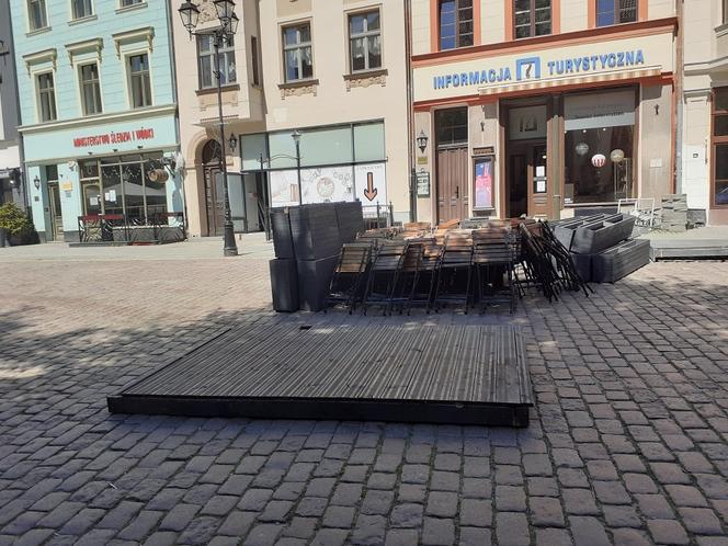 Ogródki letnie w Toruniu przygotowują się na otwarcie
