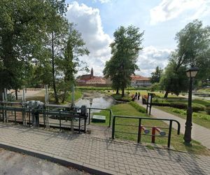 To miasto nazywane jest Małą Wenecją Północy. Można doliczyć się tu kilkunastu mostów