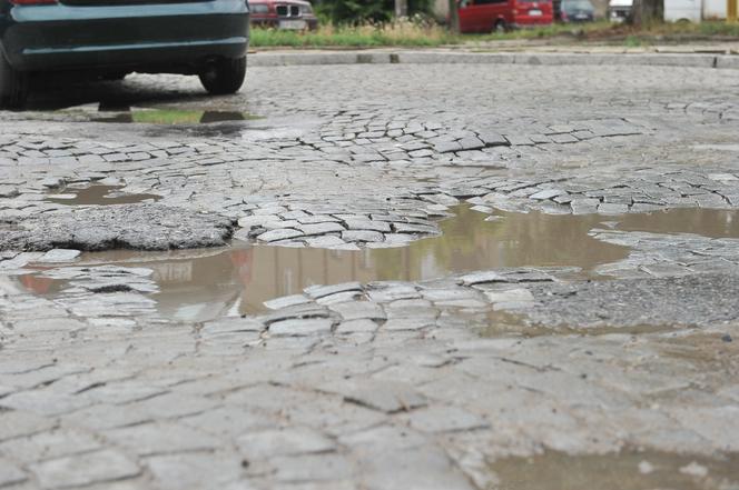 Bruk na Ordona nadal będzie dudnił. Konserwator zabytków nie chce go wykreślić z rejestru