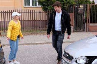 M jak miłość odc. 1808. Dziewczyna  (Karina Rezner) z gangu Roberta, Marcin (Mikołaj Roznerski)