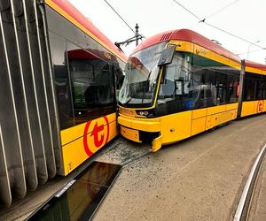 Totalna demolka na Bielanach. Roztrzaskane tramwaje i wielu rannych! Trzy osoby trafiły do szpitala