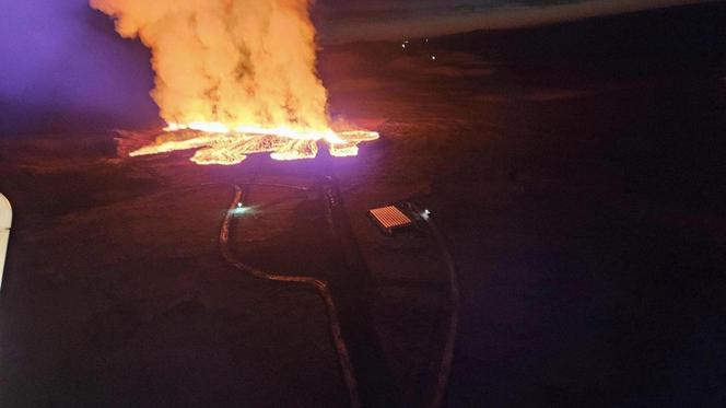 Horror na Islandii. Po erupcji wulkanu płoną domy, lawa dotarła do ewakuowanego miasteczka