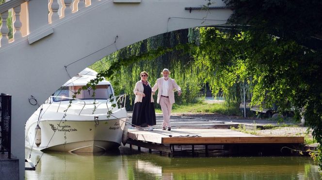 Barwy szczęścia odc. 3114. Józefina Rawiczowa (Elżbieta Jarosik), Andrzej Zastoja-Modelski (Leon Charewicz)