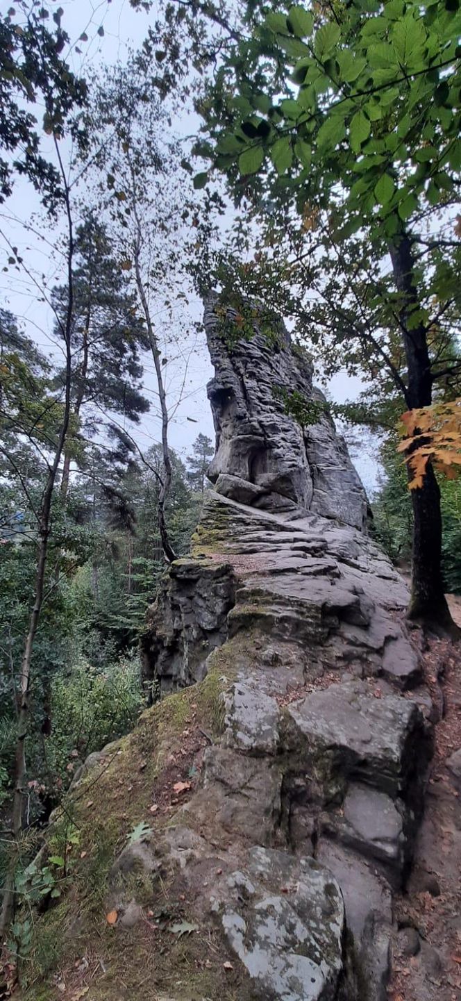 Ten głaz niósł sam diabeł. Poznaj historię Kamienia Leskiego