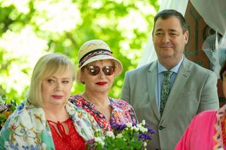 Barwy szczęścia, odc. 2724: Róża (Anna Gronostaj), Basia (Sławomira Łozińska), Artur Chowański (Jacek Rozenek)