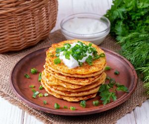 Siekam cebulę i mieszam z 2 dodatkami. Tymi błyskawicznymi kotletami zajada się cała rodzina 