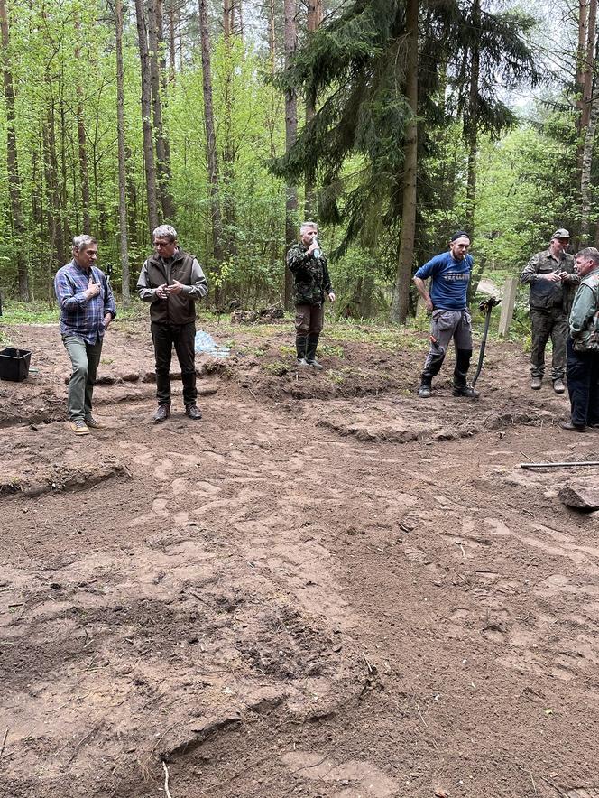 Olsztynek. Odsłonięto zbiorowe mogiły sprzed 100 lat. "Nikt się tego nie spodziewał"