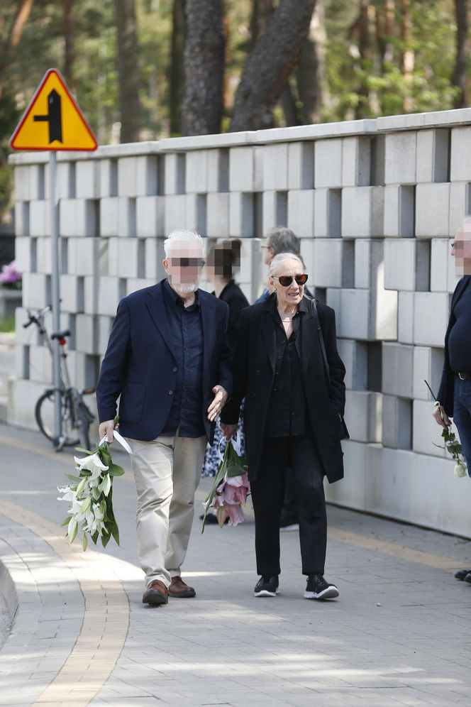 Ewa Błaszczcyk w niestandardowym stroju na pogrzebie Jadwigi Jankowskiej-Cieślak