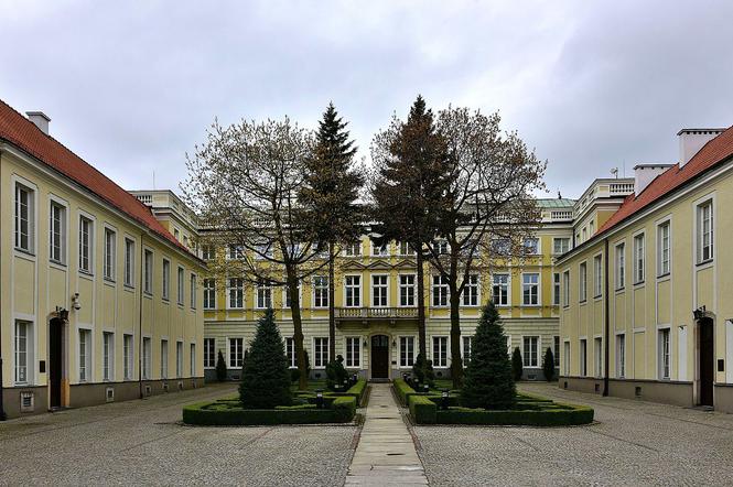 Studenci próbowali wejść do budynku