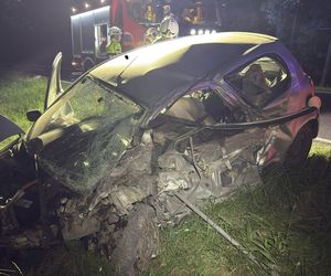 Toyota zmiażdżona przez ciężarówkę! 65-latka nie miała żadnych szans