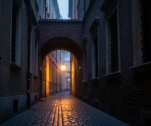 Warszawskie duchy na starych adresach. Czy miasto wciąż pamięta swoje mroczne historie?