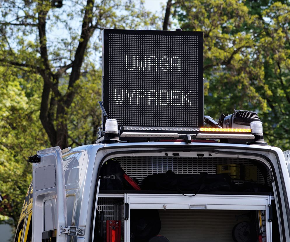 Tragiczne zderzenie ze śmieciarką w Kościelcu! Nie żyje kobieta 