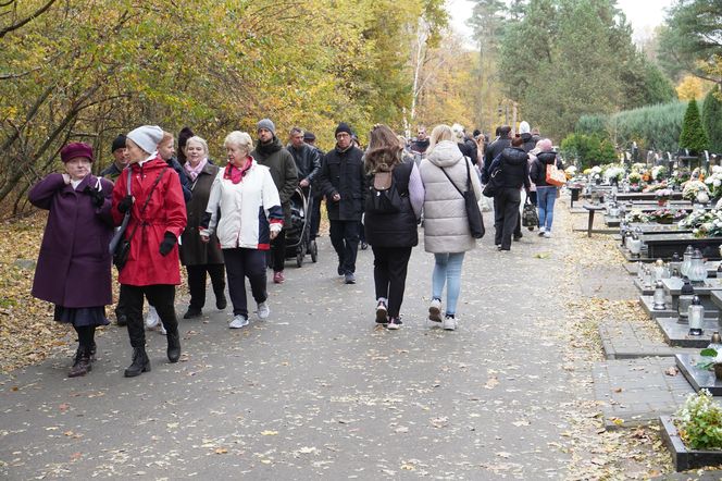 Tłumy na cmentarzu na Miłostowie