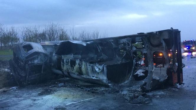 WYPADEK:  Tragedia na krajowej 77-ce! Spłonęła cysterna!