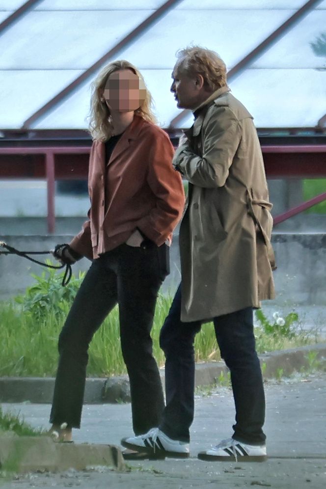 Andrzej Chyra smyra i całuje