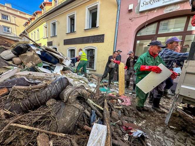  Powódź w Kłodzku. Ołtarze pływały w kilku metrowej wodzie. "Ta powódź była najgorsza"