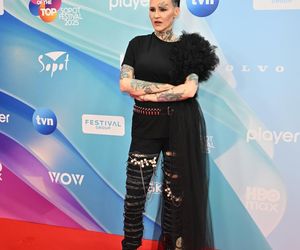 Krzan pokazała majtki, a Krupińska wyglądała jak syrenka. Tłum gwiazd na Top of the Top Sopot Festival 2025