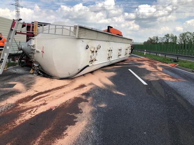 Wypadek na A4. Kierowcy jechali pod prąd "korytarzem życia"!