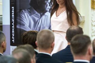 SZYKOWNA Marta Kaczyńska na premierze książki o ojcu