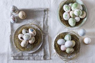 Malowanie pisanek. Jak barwić jajka? Sposoby na ekologiczne pisanki
