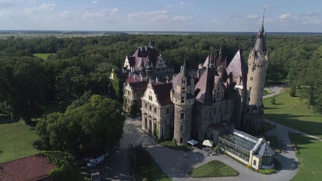Zamek w Mosznej – bajkowa rezydencja z 99 wieżyczkami