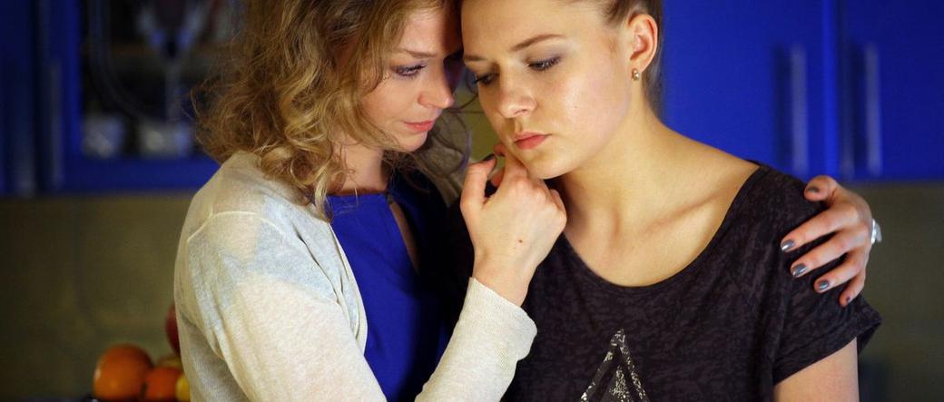 M jak miłość odc. 1004. Anna (Tamara Arciuch), Ula (Iga Krefft)