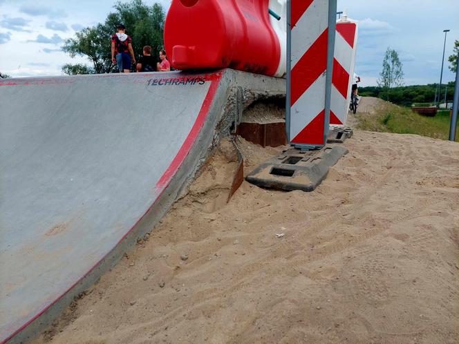 Drogowcy już raz reperowali pumptrack w Starym Fordonie. Teraz potrzebna jest solidna naprawa