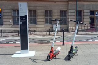 Kraków zabiera się za porządkowanie e-hulajnóg. Parkowanie tylko w punktach mobilności