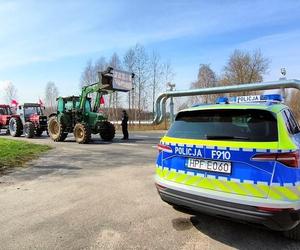 Rolnicy z Bełchatowa i okolic wyjechali na drogi. Utrudnienia są w kilku lokalizacjach [AUDIO]