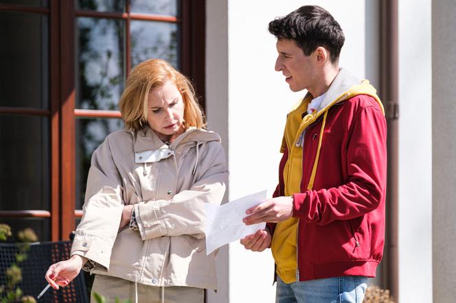 Na Wspólnej odc. 3300. Justyna (Magdalena Kasprzak), Tadeusz (Jakub Pruski)